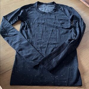 Lululemon, long sleeve swiftly, speckled biegeblack, size 4, excellent condition